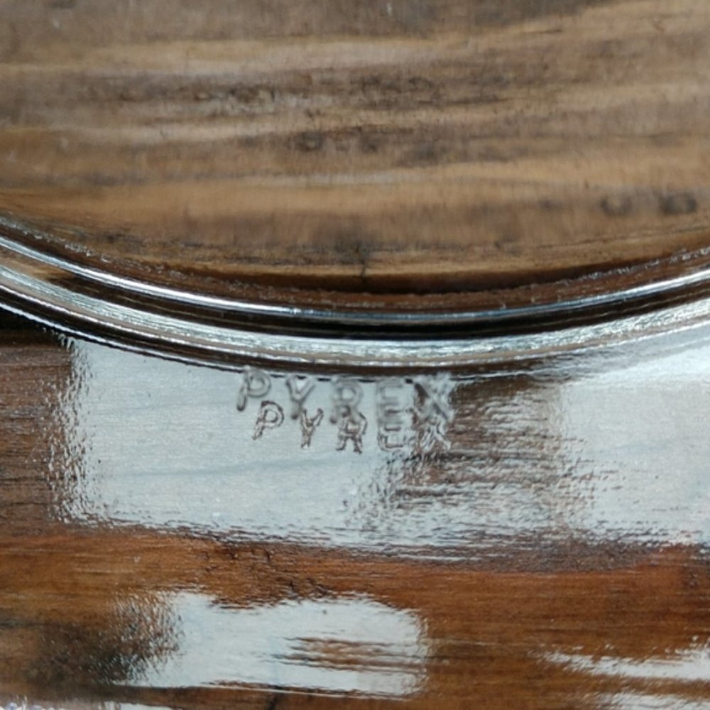 Vintage Pyrex Town and country divided Casserole​​​​​​​​​​​​​ - Picture 8 of 10